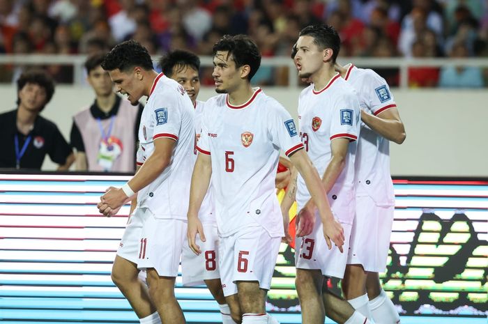 Para pemain Timnas Indonesia selebrasi usai membobol gawang Vietnam pada lanjutan Grup F putaran kedua Kualifikasi Piala Dunia 2026 di Stadion Nasional My Dinh, Hanoi, Selasa (26/3/2024) malam. (pssi)